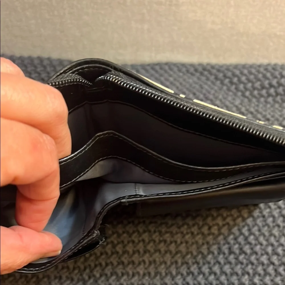 Coach Cream and Black Signature Wallet - Picture 4 of 6